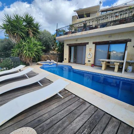 Sunny Gozo Getaway Pool & Easy Check-In Bed and Breakfast Ghajn il-Kbira  Exteriör bild