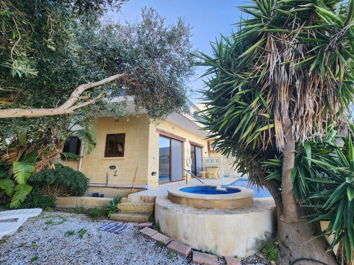 Sunny Gozo Getaway Pool & Easy Check-In Bed and Breakfast Ghajn il-Kbira  Exteriör bild
