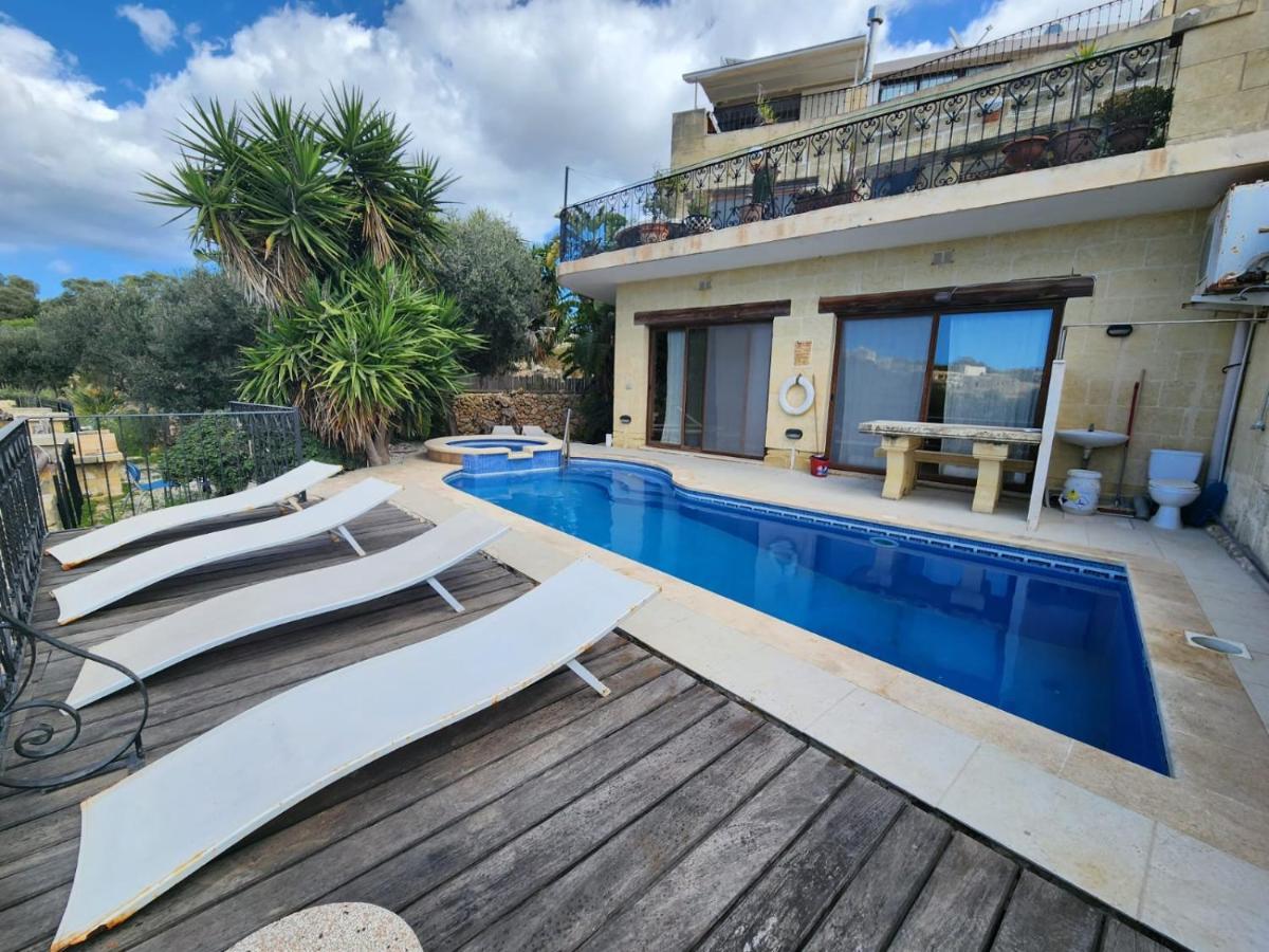 Sunny Gozo Getaway Pool & Easy Check-In Bed and Breakfast Ghajn il-Kbira  Exteriör bild