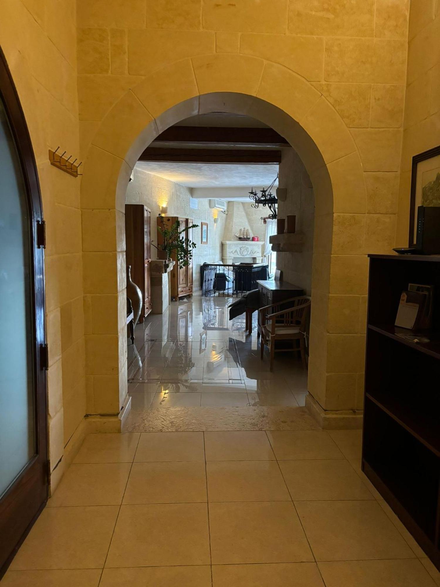 Sunny Gozo Getaway Pool & Easy Check-In Bed and Breakfast Ghajn il-Kbira  Exteriör bild
