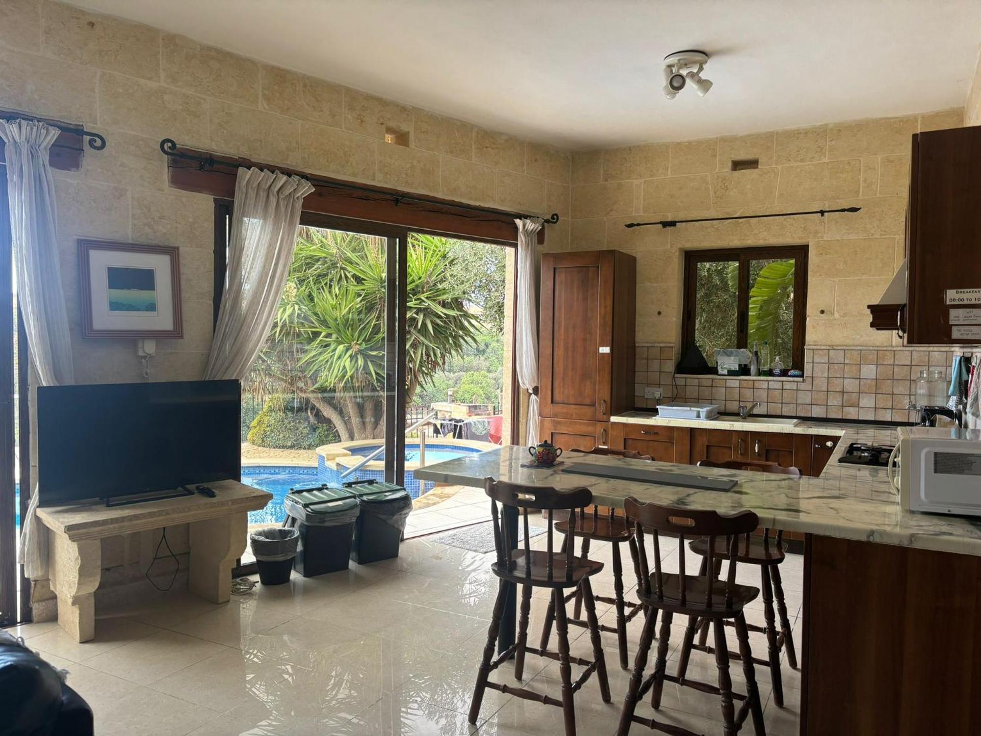 Sunny Gozo Getaway Pool & Easy Check-In Bed and Breakfast Ghajn il-Kbira  Exteriör bild