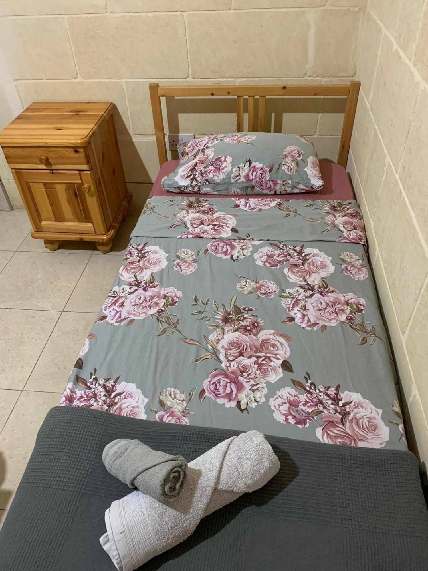 Sunny Gozo Getaway Pool & Easy Check-In Bed and Breakfast Ghajn il-Kbira  Exteriör bild