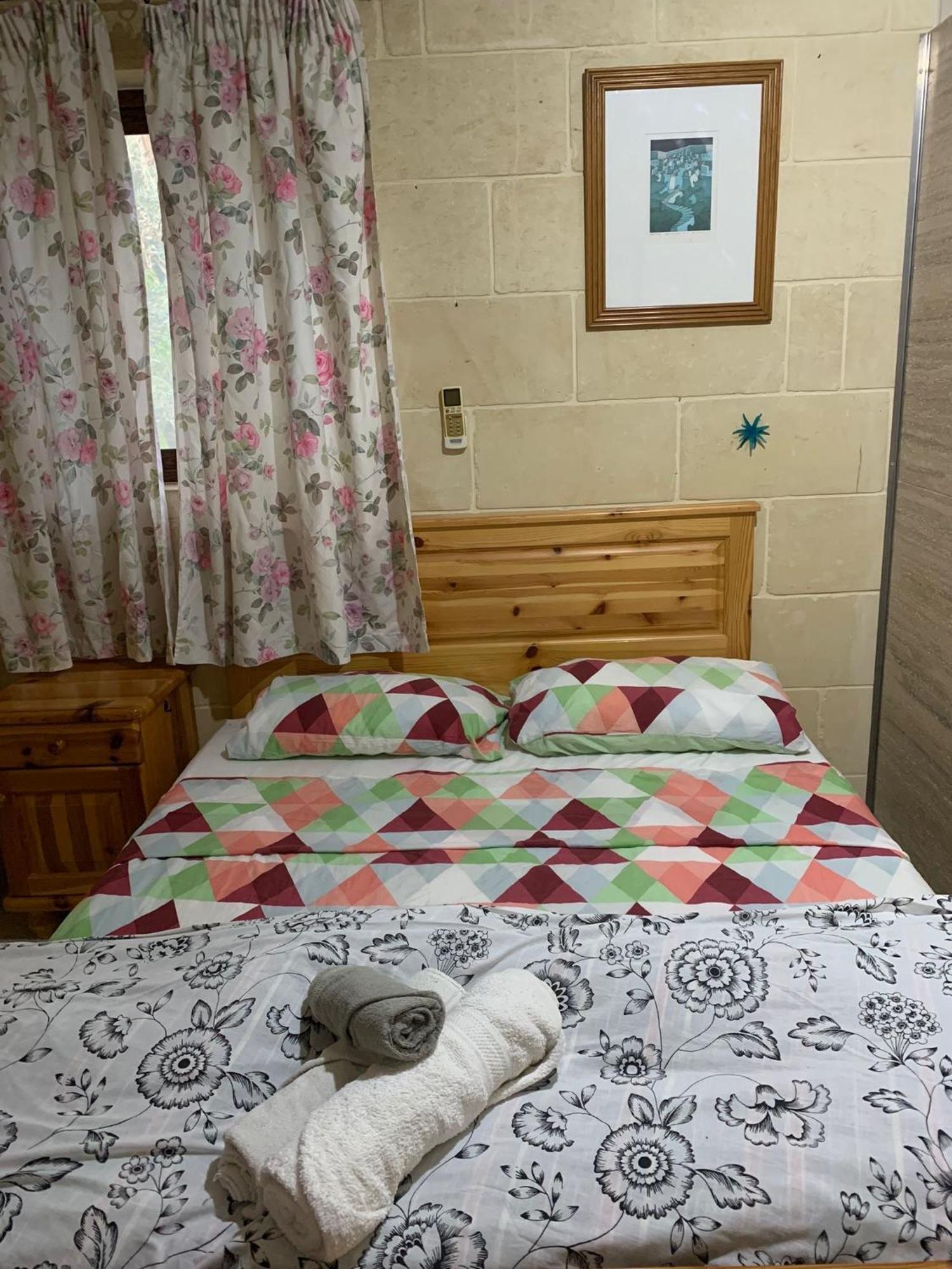 Sunny Gozo Getaway Pool & Easy Check-In Bed and Breakfast Ghajn il-Kbira  Exteriör bild