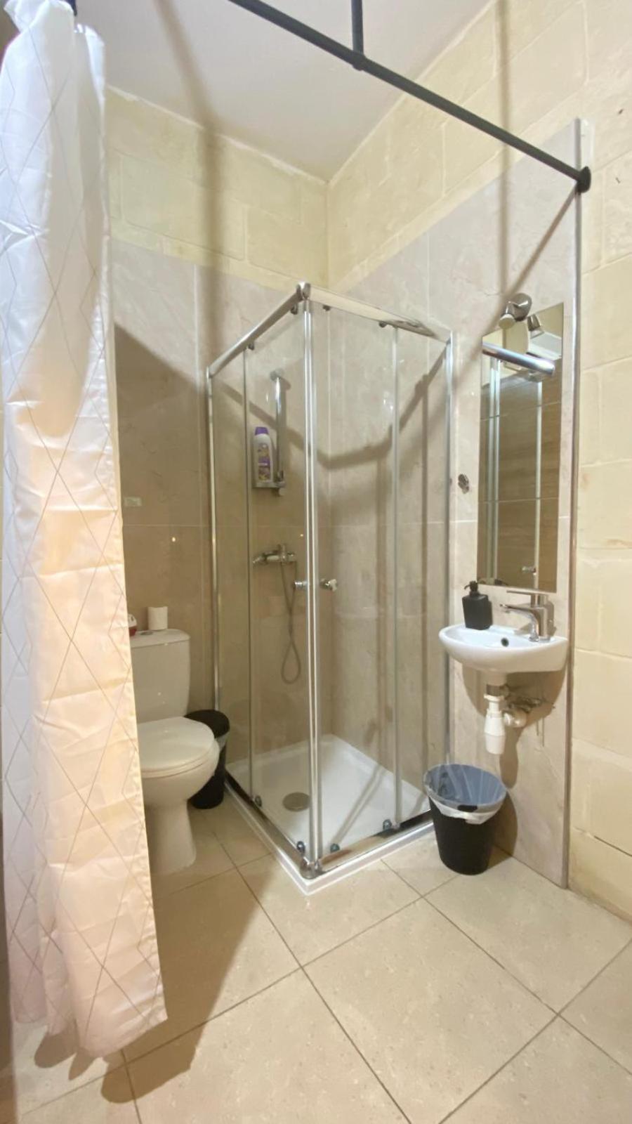 Sunny Gozo Getaway Pool & Easy Check-In Bed and Breakfast Ghajn il-Kbira  Exteriör bild