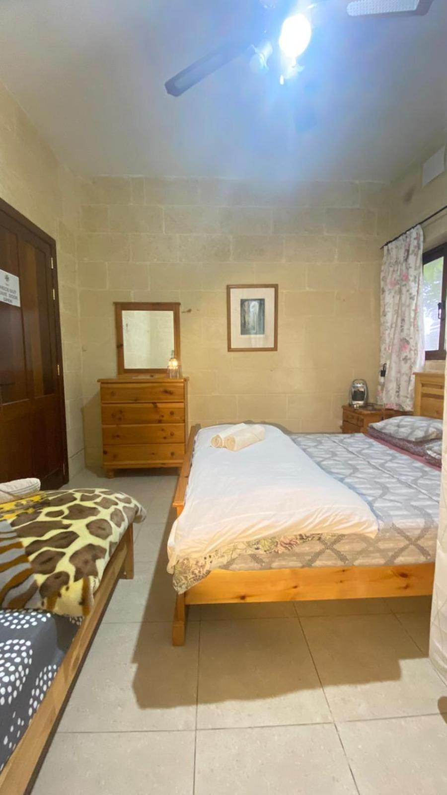 Sunny Gozo Getaway Pool & Easy Check-In Bed and Breakfast Ghajn il-Kbira  Exteriör bild