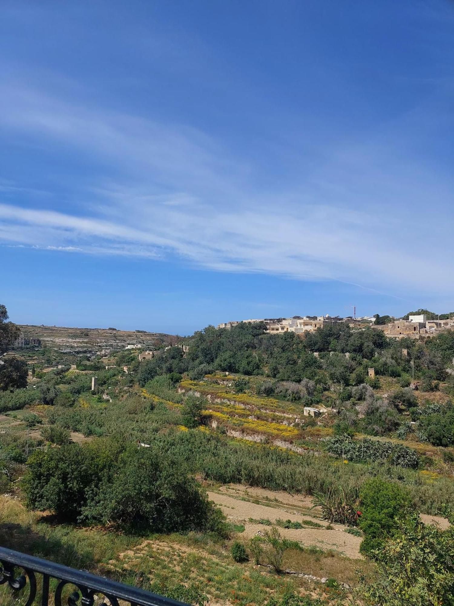 Sunny Gozo Getaway Pool & Easy Check-In Bed and Breakfast Ghajn il-Kbira  Exteriör bild
