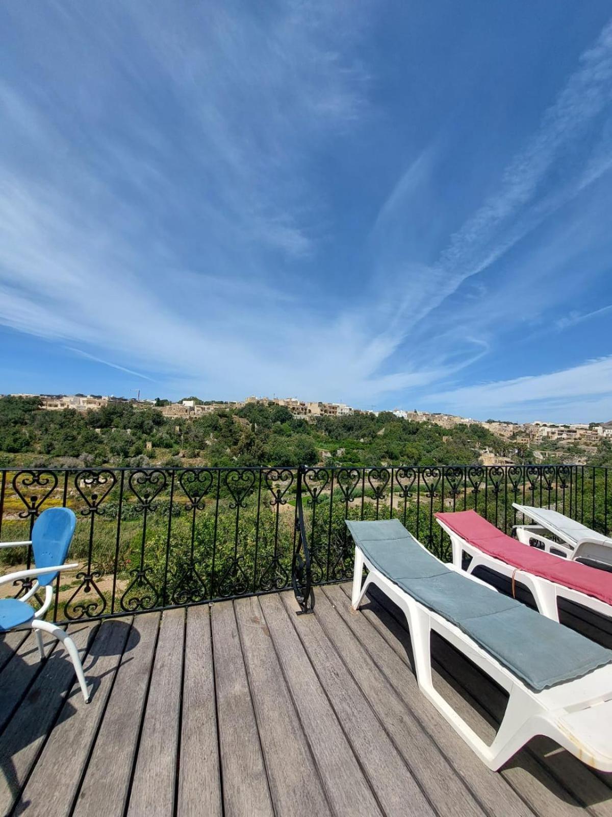 Sunny Gozo Getaway Pool & Easy Check-In Bed and Breakfast Ghajn il-Kbira  Exteriör bild